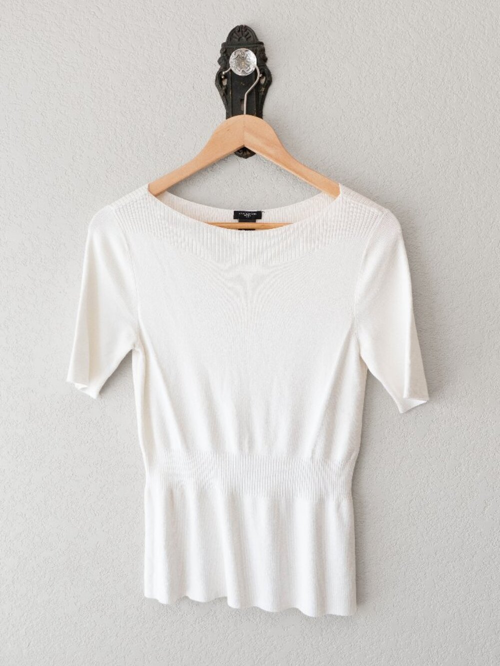 Ann Taylor Petite White Sweater Top MP Medium Rib Knit Short Sleeve Peplum Caree